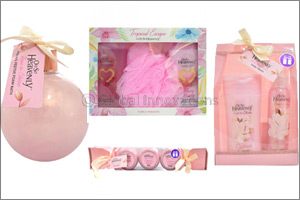 Oh So Heavenly!  Bath Sets from Glambeaute.com that make a great gift this festive season