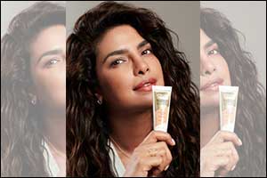 Max Factor X Priyanka Chopra Jonas - New Miracle Pure, Skin-Improving Foundation