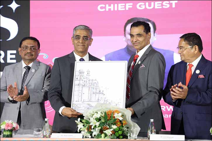 Chief Guest Shri Rahul Narwekar Hon'ble Speaker, Maharashtra Legislative Assembly inaugurates IIJS Premiere 2025 at JWCC Chief Guest Shri Rahul Narwekar Hon'ble Speaker, Maharashtra Legislative Assembly inaugurates IIJS Premiere 2025 at JWCC