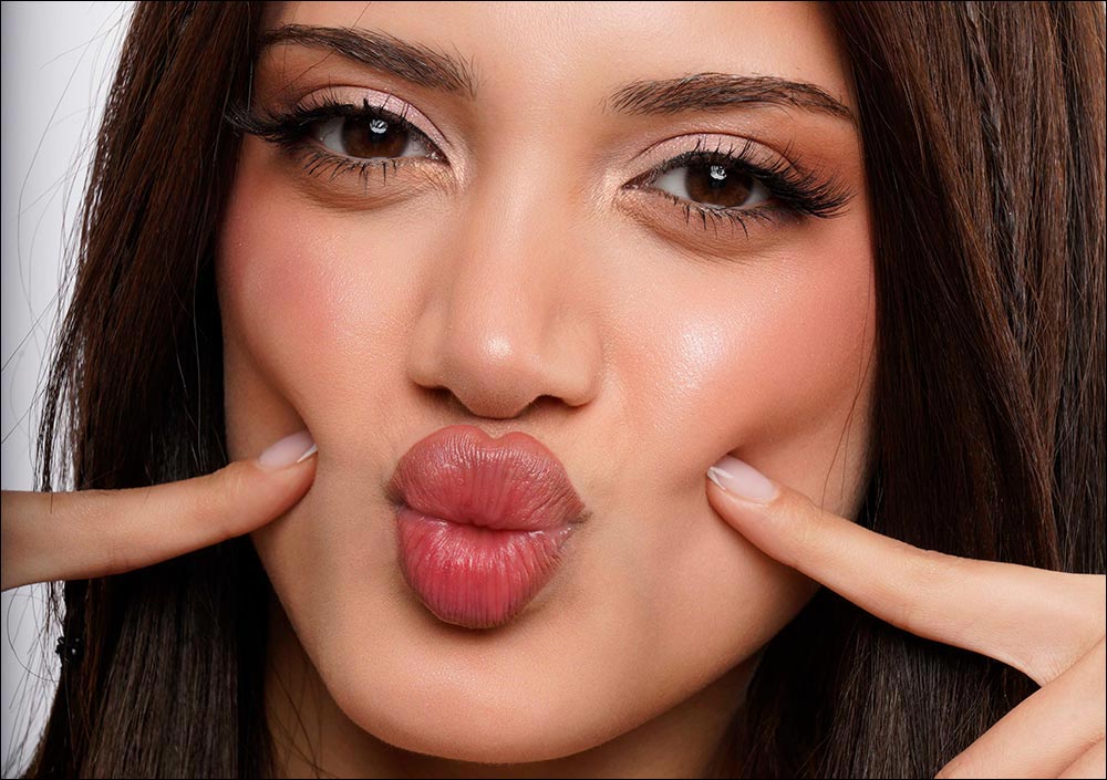 Get Baneenstars' Glow with Benefit Cosmetics!